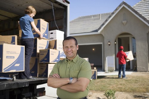 Careful loading and transport of furniture